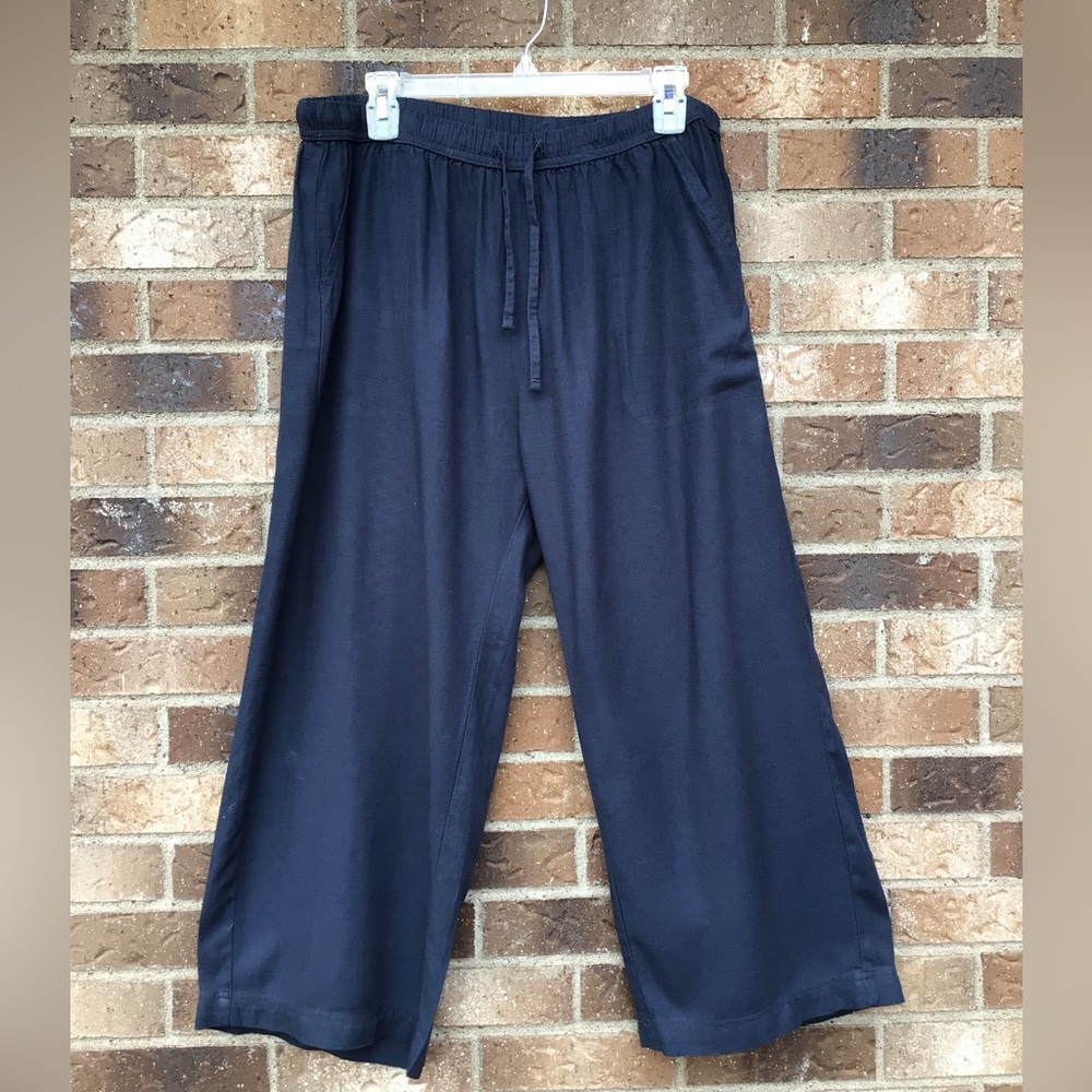 Splendid Navy XL pull on crop wide leg pants with two front & back pockets